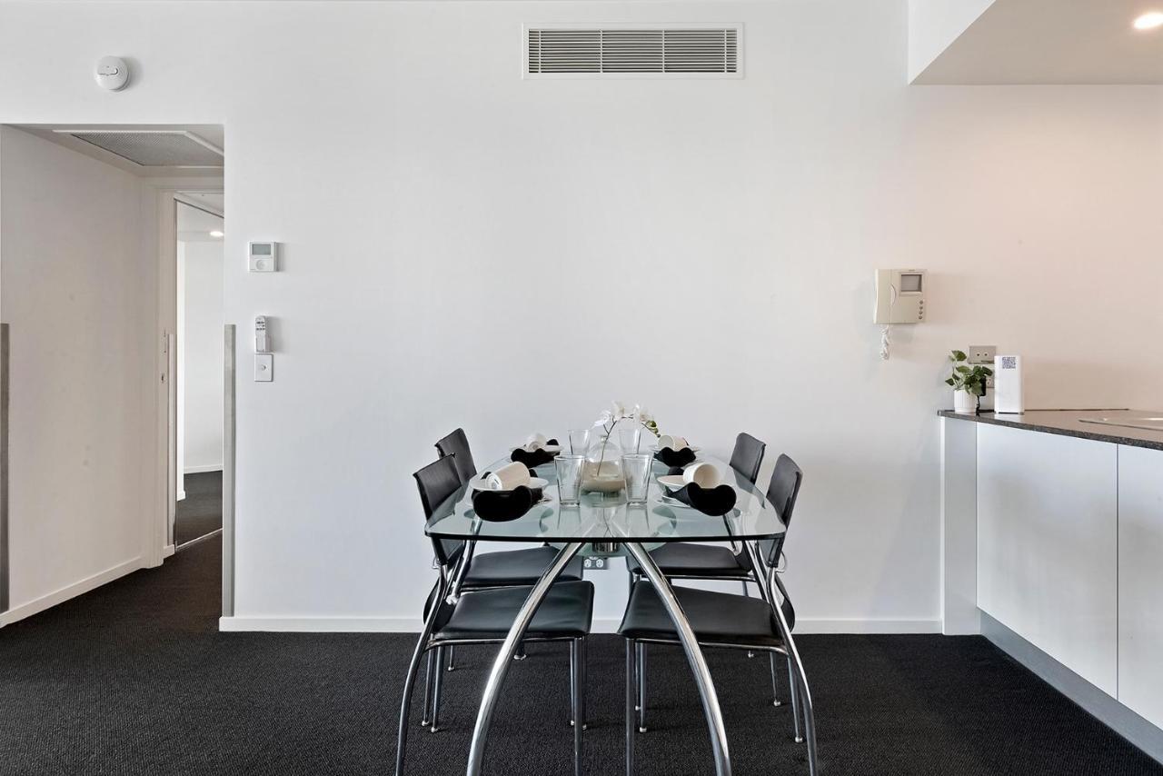 Sierra Grand Broadbeach - Self Contained & Privately Managed Apartments ゴールドコースト エクステリア 写真