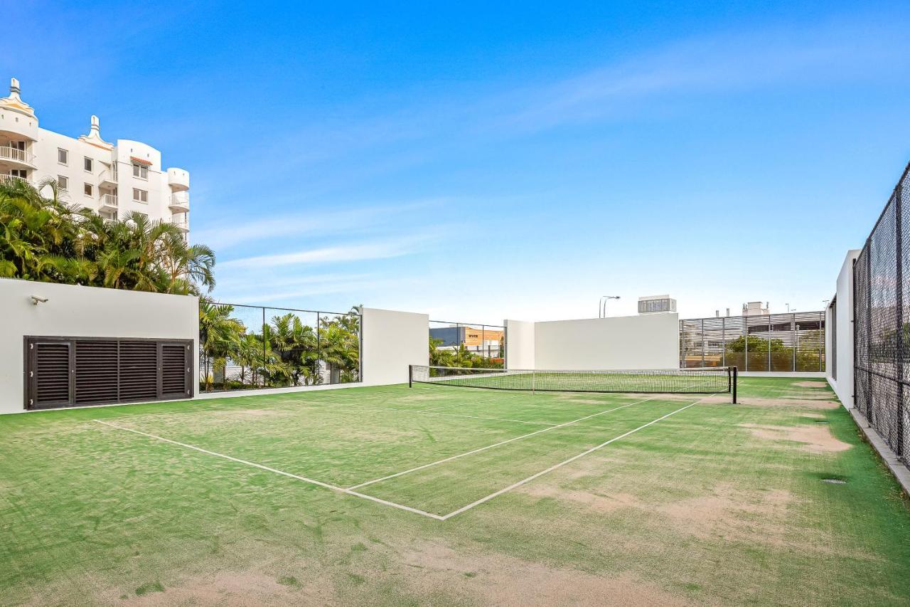 Sierra Grand Broadbeach - Self Contained & Privately Managed Apartments ゴールドコースト エクステリア 写真