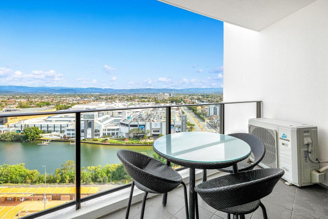 Sierra Grand Broadbeach - Self Contained & Privately Managed Apartments ゴールドコースト エクステリア 写真