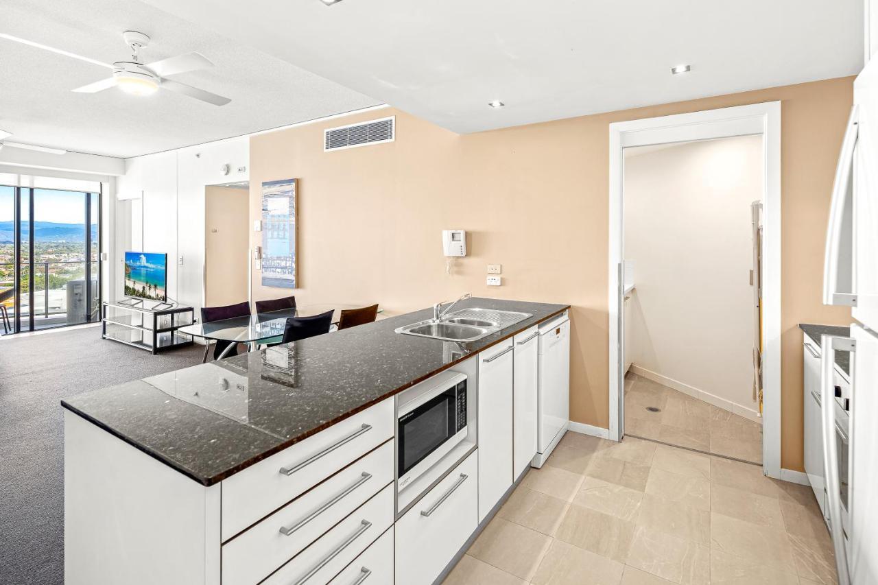 Sierra Grand Broadbeach - Self Contained & Privately Managed Apartments ゴールドコースト エクステリア 写真