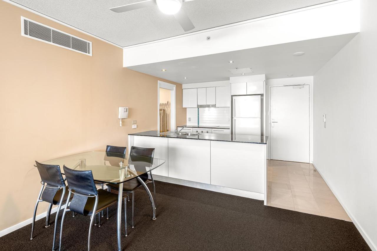 Sierra Grand Broadbeach - Self Contained & Privately Managed Apartments ゴールドコースト エクステリア 写真