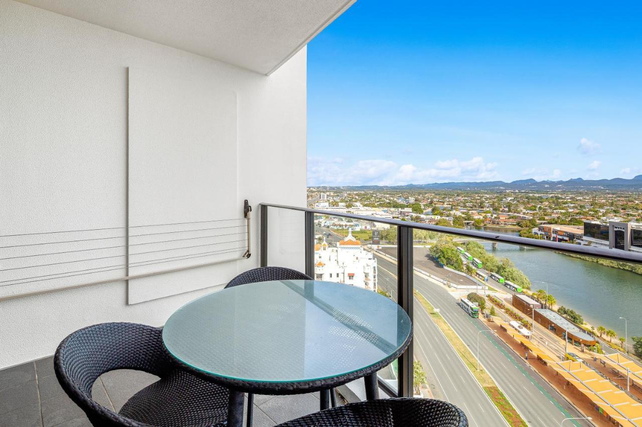 Sierra Grand Broadbeach - Self Contained & Privately Managed Apartments ゴールドコースト エクステリア 写真