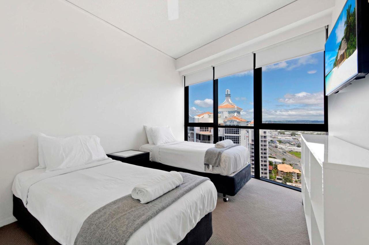 Sierra Grand Broadbeach - Self Contained & Privately Managed Apartments ゴールドコースト エクステリア 写真