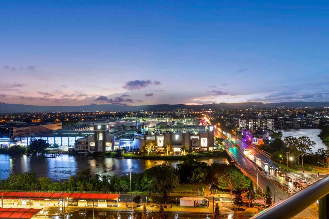 Sierra Grand Broadbeach - Self Contained & Privately Managed Apartments ゴールドコースト エクステリア 写真