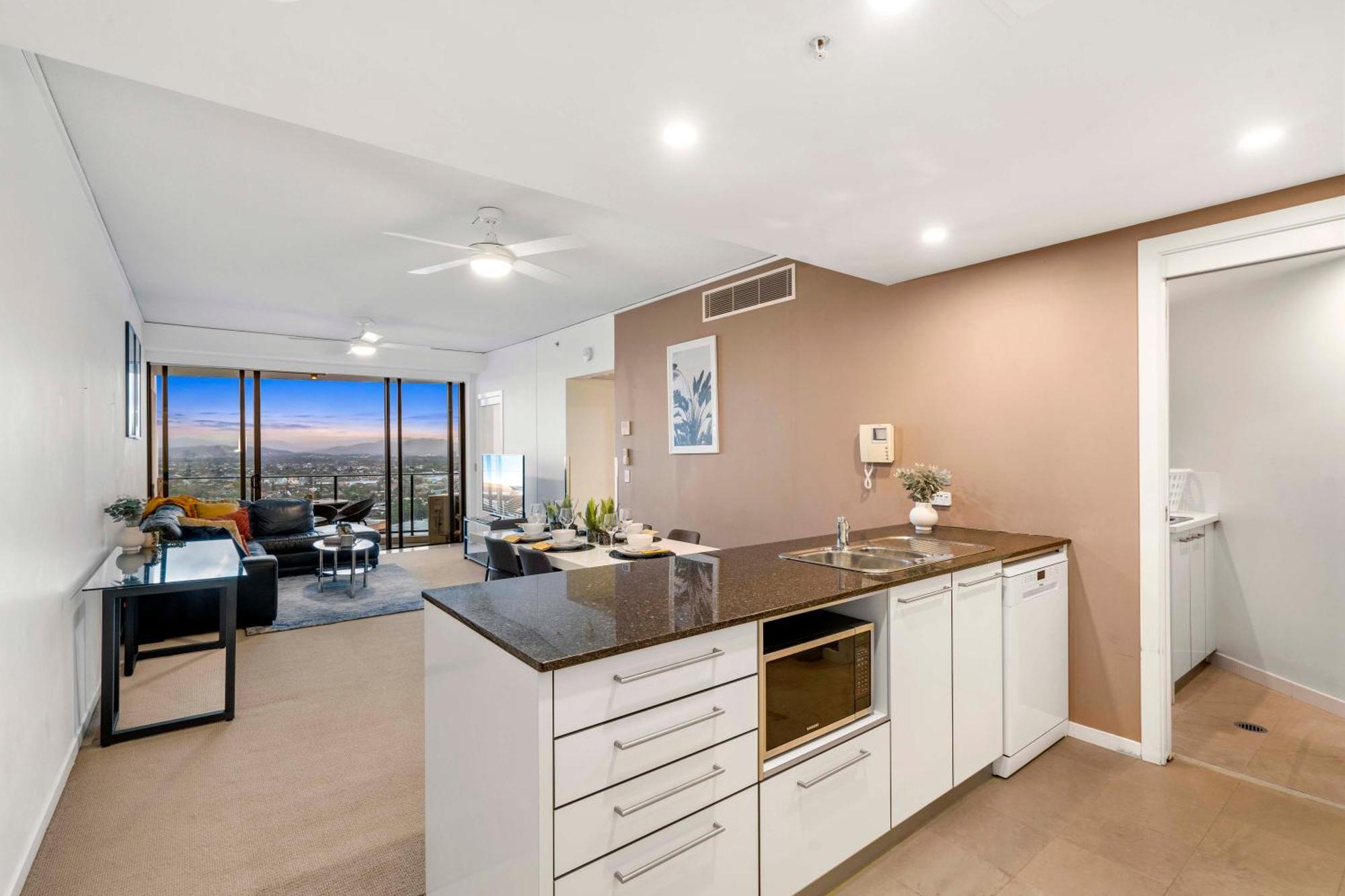 Sierra Grand Broadbeach - Self Contained & Privately Managed Apartments ゴールドコースト エクステリア 写真