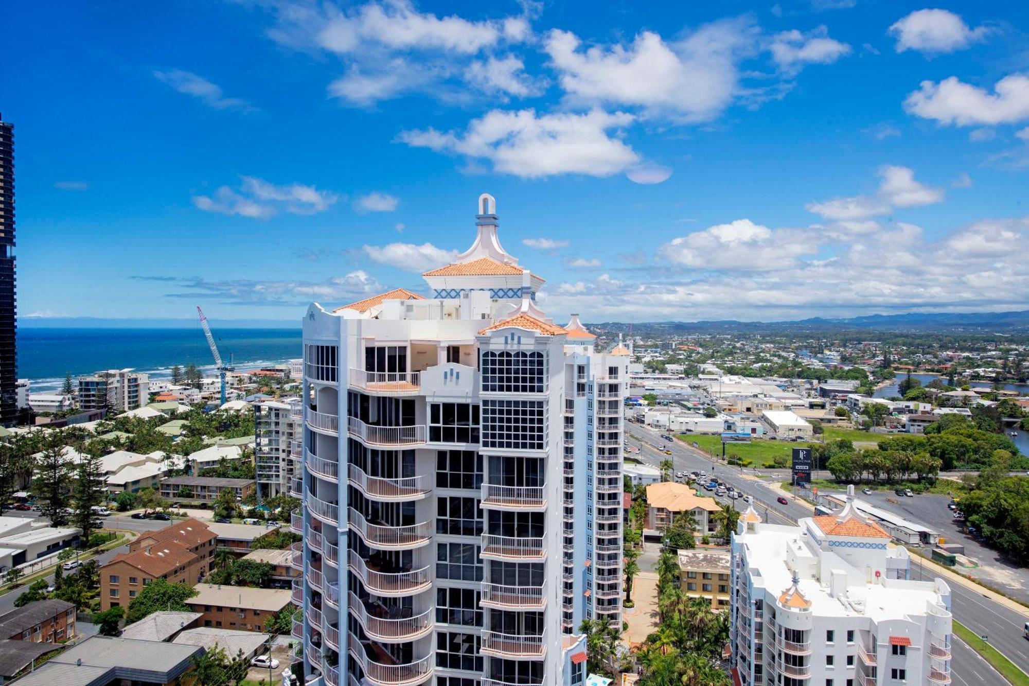 Sierra Grand Broadbeach - Self Contained & Privately Managed Apartments ゴールドコースト エクステリア 写真