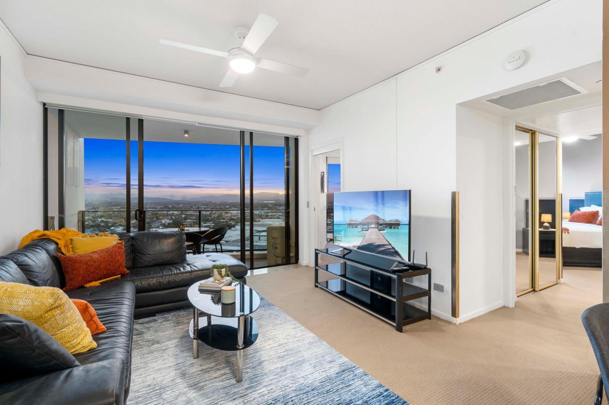 Sierra Grand Broadbeach - Self Contained & Privately Managed Apartments ゴールドコースト エクステリア 写真