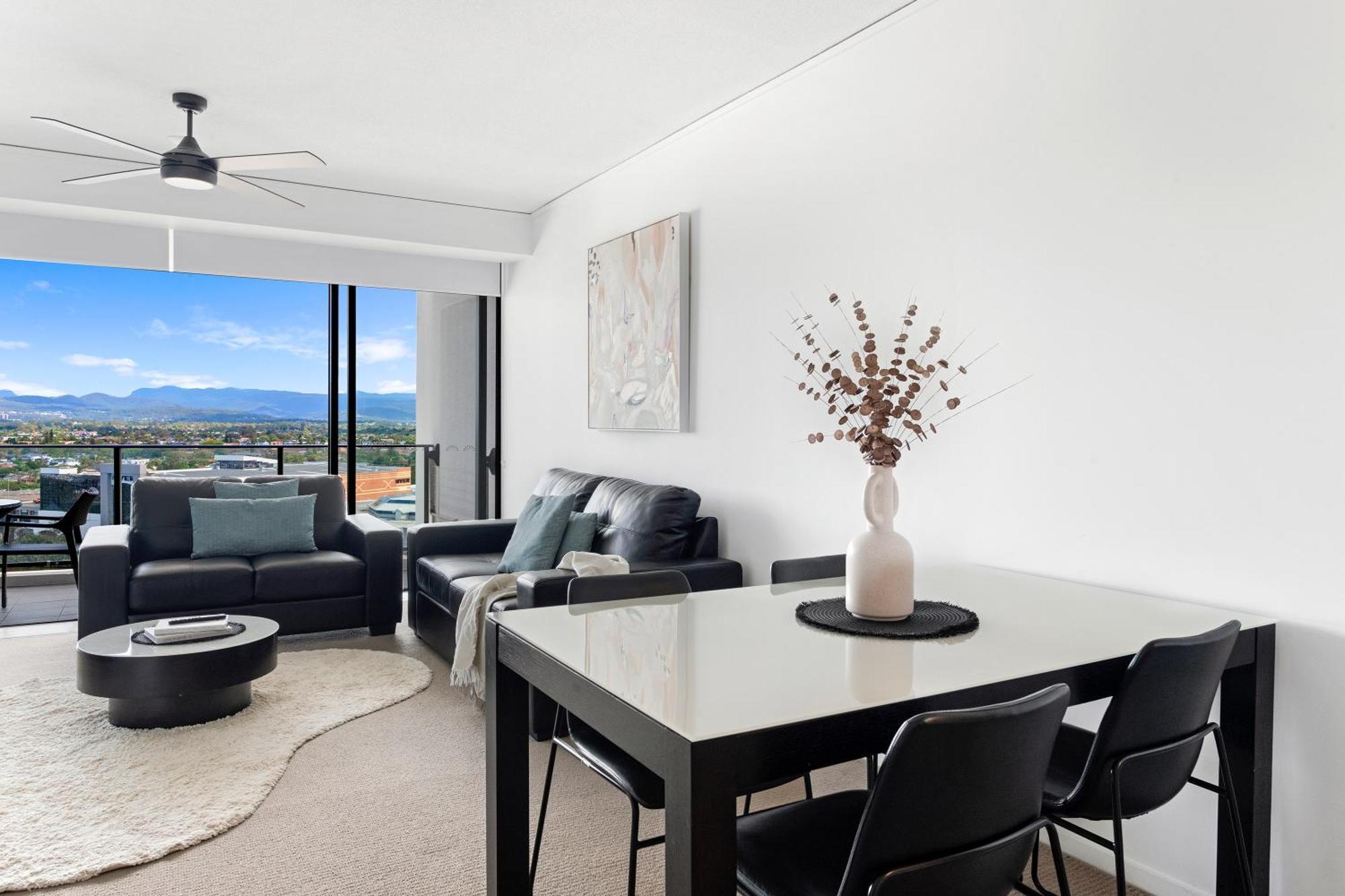 Sierra Grand Broadbeach - Self Contained & Privately Managed Apartments ゴールドコースト エクステリア 写真