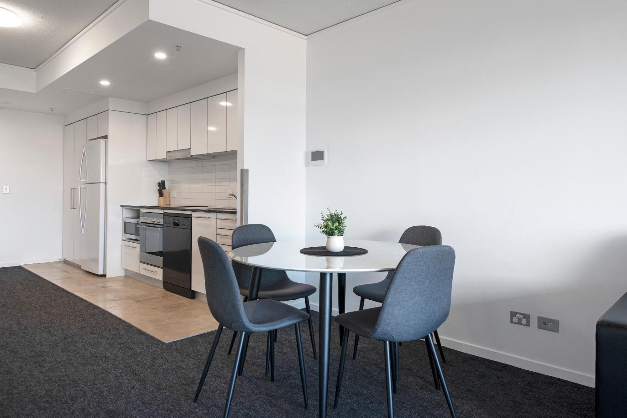 Sierra Grand Broadbeach - Self Contained & Privately Managed Apartments ゴールドコースト エクステリア 写真