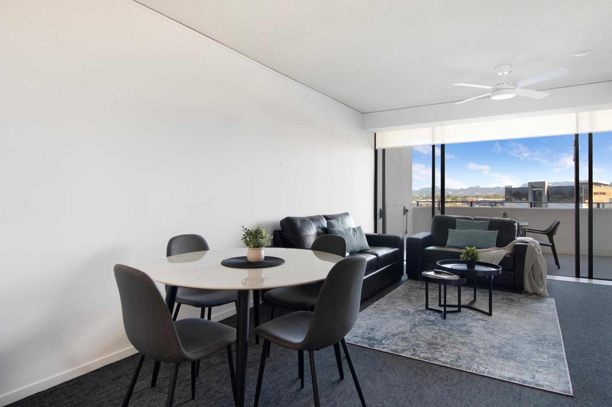 Sierra Grand Broadbeach - Self Contained & Privately Managed Apartments ゴールドコースト エクステリア 写真