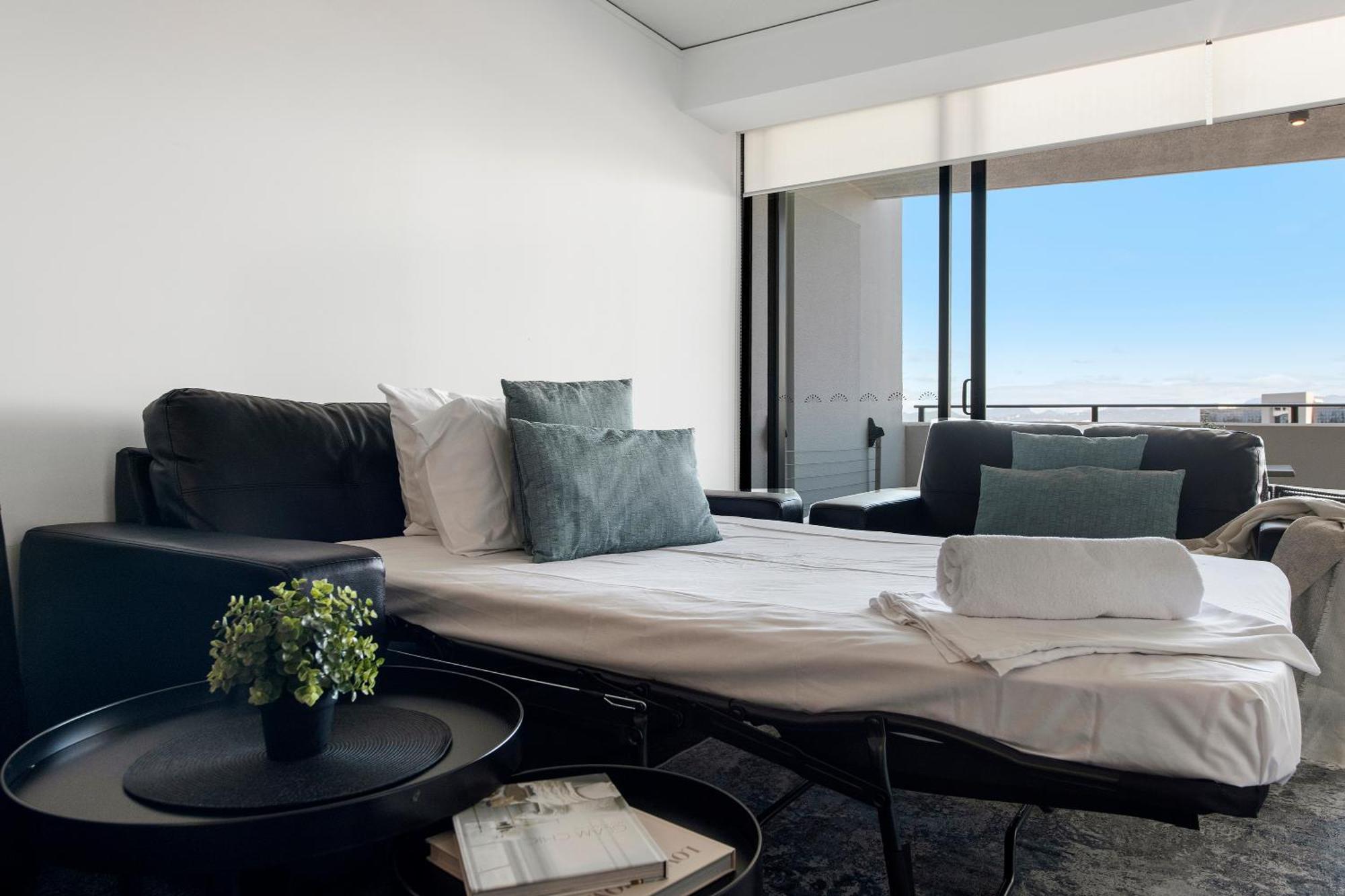 Sierra Grand Broadbeach - Self Contained & Privately Managed Apartments ゴールドコースト エクステリア 写真
