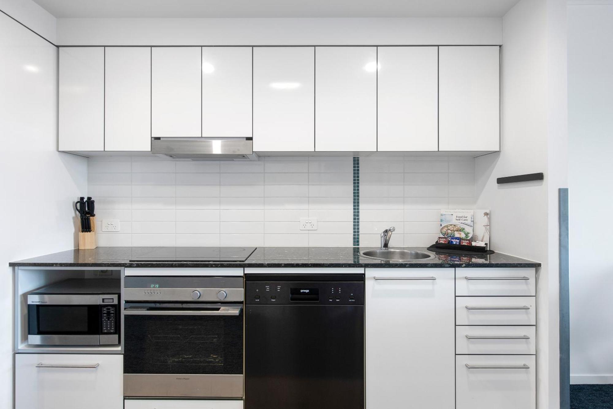 Sierra Grand Broadbeach - Self Contained & Privately Managed Apartments ゴールドコースト エクステリア 写真