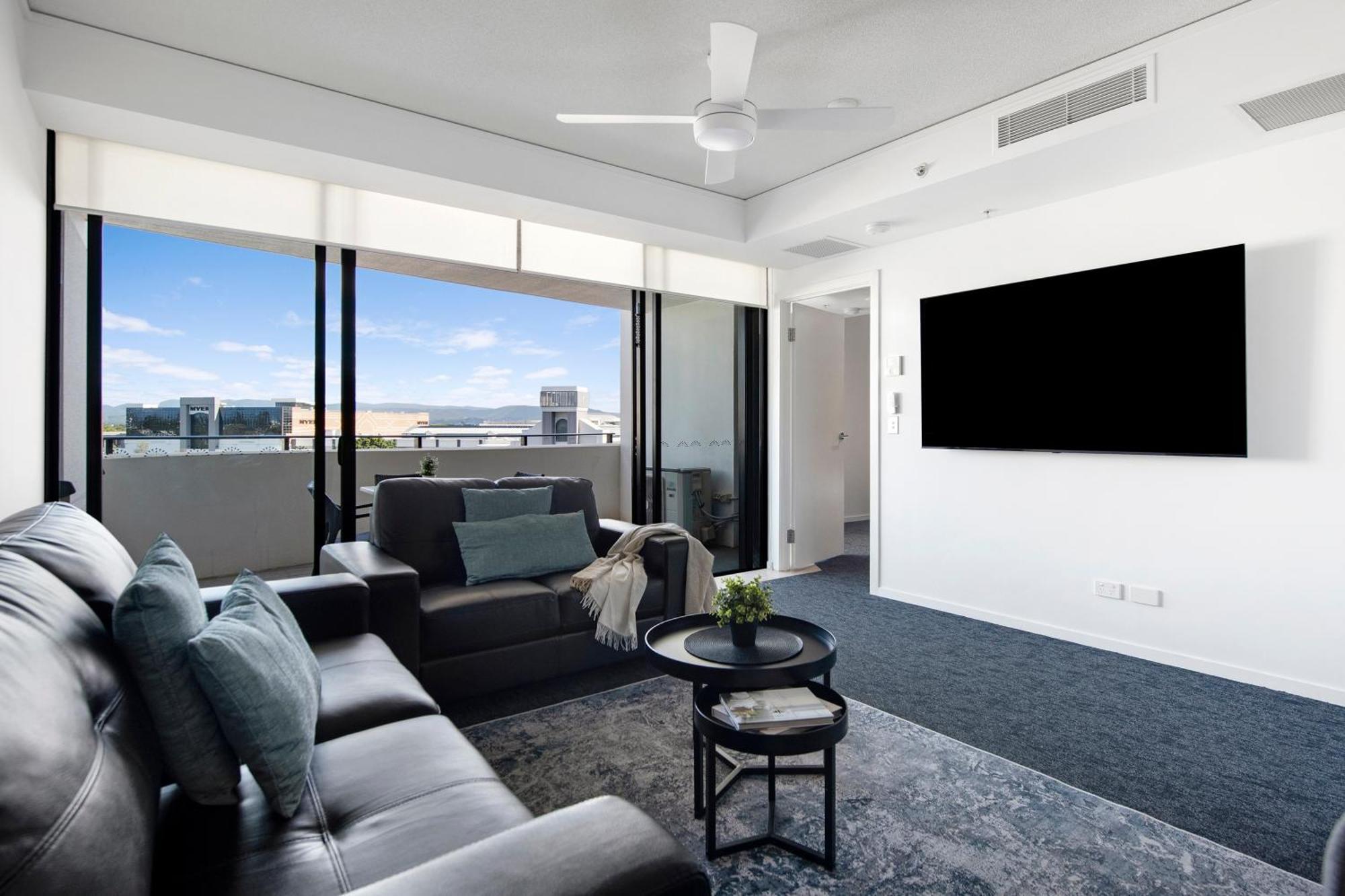 Sierra Grand Broadbeach - Self Contained & Privately Managed Apartments ゴールドコースト エクステリア 写真